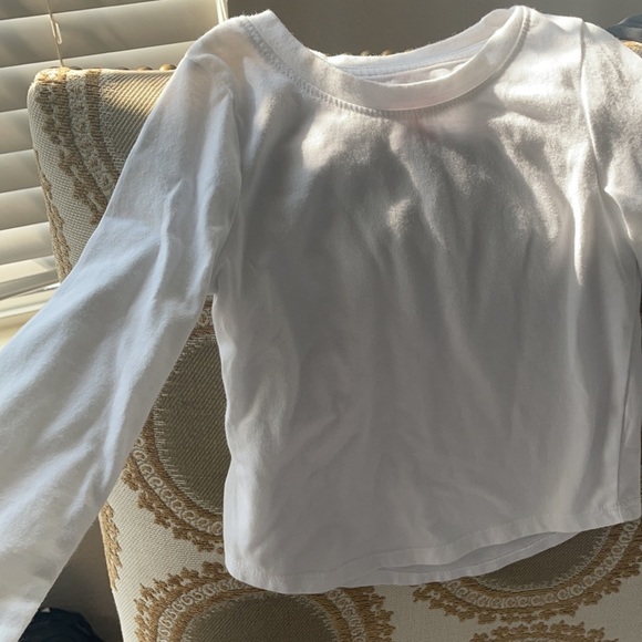 Outfit size 2T unisex. Like new, no flaws. *2 - Picture 3 of 5